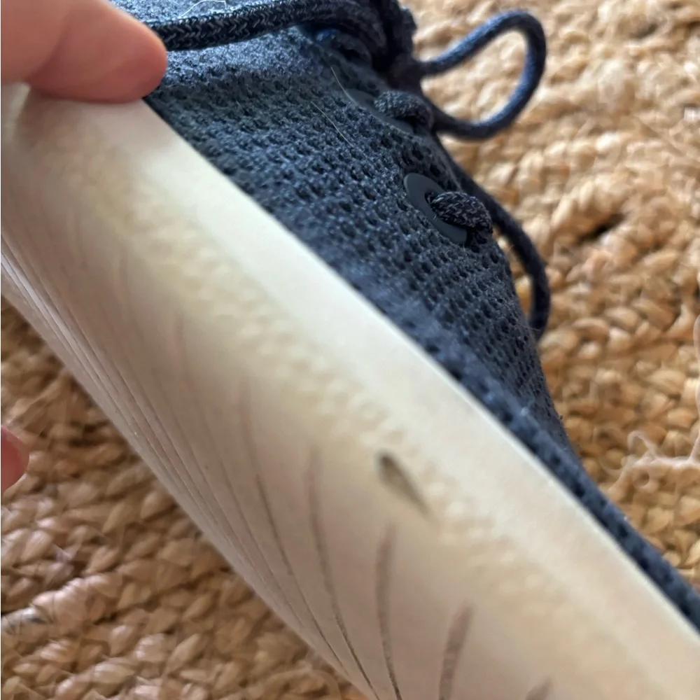 Men’s‎ Allbirds Tree Runner Sneakers Navy and White- Size 9